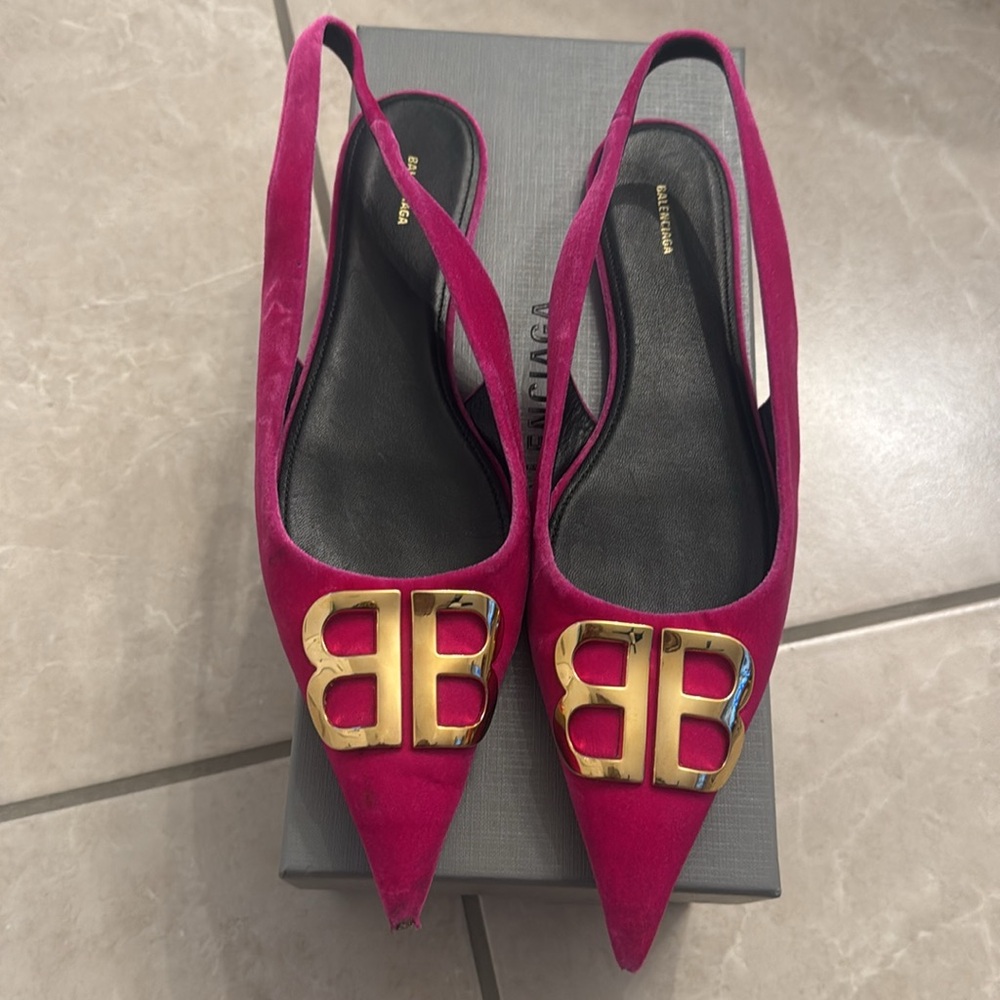 Balenciaga Slingback Pink with Gold Logo. - Picture 3 of 5